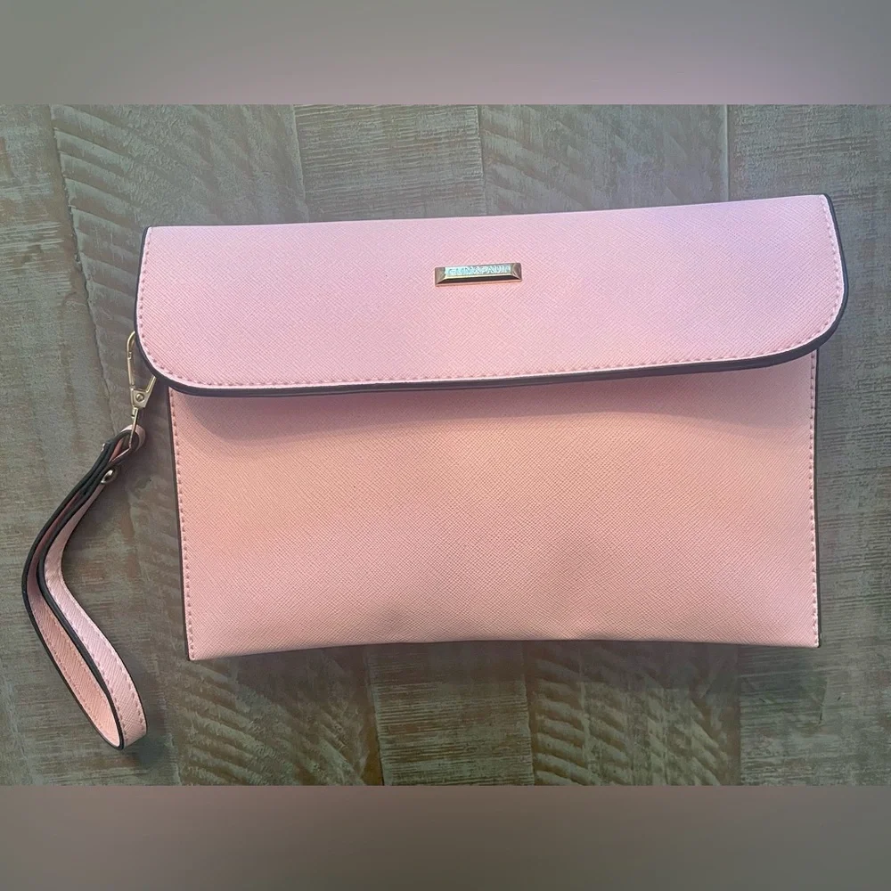 Boutique Pink Wristlet Bag- NEW!